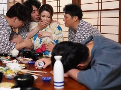 đưa cô vợ đi suối nước nóng, ông chồng không biết cô vợ bị người khác làm tình sấp mặt