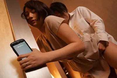 Vợ đi họp lớp rồi xoạc với nyc mặc cho gã chồng ở nhà chờ