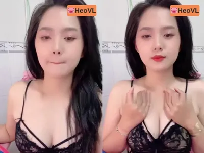 Người yêu răng khểnh khoe thằng nhỏ tròn trắng